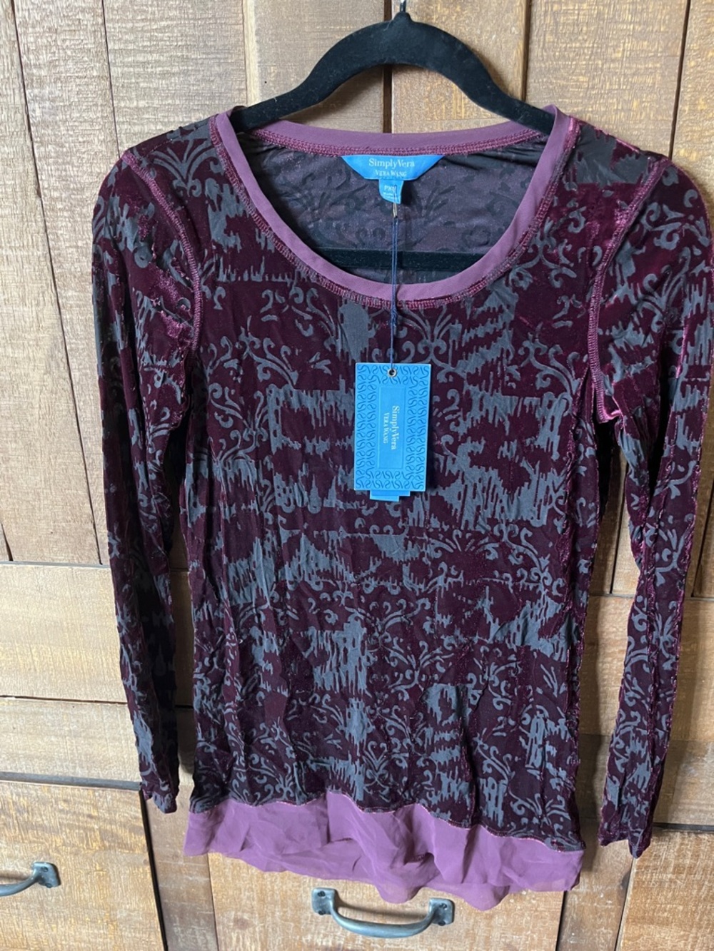Simply Vera Vera Wang Women's Burgundy Long Sleeve Velvet Burnout Top sz pxs